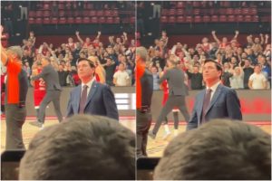 Στιγμή έπος κι ας μην αρκούσε: Ο Μπαρτζώκας έτρεξε να αγκαλιάσει τον Ντόρσεϊ (video)