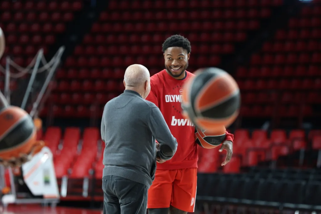 Οι λόγοι πίσω από την γρήγορη ενσωμάτωση του Ταϊρίκ Τζόουνς στον Ολυμπιακό