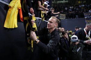 Οι ποδοσφαιριστές της ΑΕΚ γούσταραν με τον κόσμο στη Sunel Arena (video)