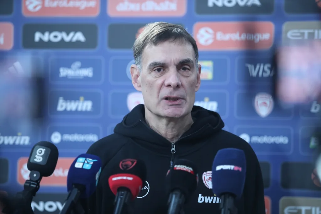 Ο Μπαρτζώκας επιβεβαίωσε την κινητικότητα για «ψηλό» με ένα μεγάλο αλλά…