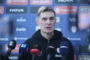 Ο Μπαρτζώκας επιβεβαίωσε την κινητικότητα για «ψηλό» με ένα μεγάλο αλλά…