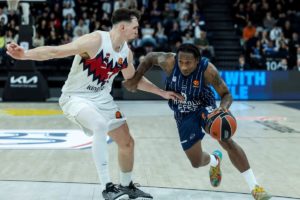 ΦΟΒΕΡΟΣ Σέιμπεν Λι: Έκανε… πλάκα στους πανάκριβους γκαρντ της Χάποελ (video)