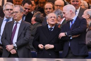 Οι φίλοι της Ρεάλ… απασφάλισαν: Λευκά μαντήλια, αποδοκιμασίες και «Πέρεθ παραιτήσου»! (video)