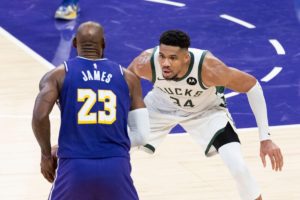 Clutch Γιάννης Αντετοκούνμπο: Πρώτα τάπωσε τον ΛεΜπρόν και μετά του πήρε το πορτοφόλι (video)