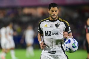 Η πιο «τρελή» πρόταση στα «χέρια» του Χουλκ: Μετοχές, ντοκιμαντέρ και… άγαλμα!