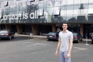 Ο πρώτος Έλληνας που πήγε στην Παρτιζάν έπαιξε μπάσκετ λόγω ενός οικογενειακού challenge