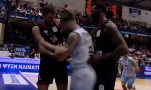 «Άναψαν» τα αίματα στο Κολοσσός – Ολυμπιακός: «Θερμό» επεισόδιο ανάμεσα σε Βεζένκοφ και Πετρόπουλο (video)