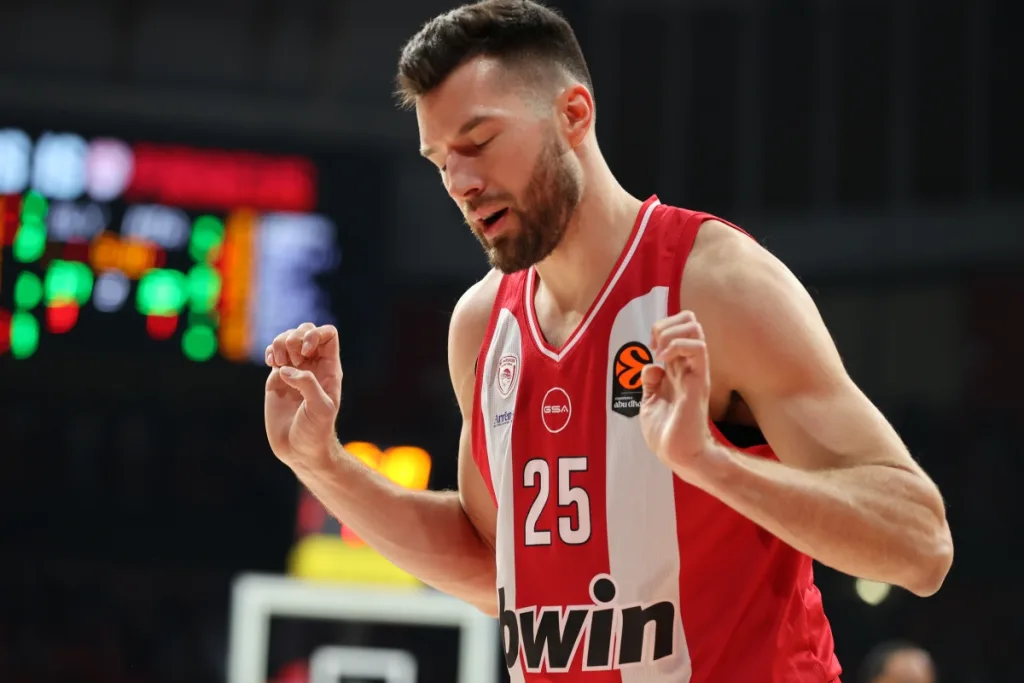 Πίτερς στους Betarades για την «ερυθρόλευκη» αγάπη: «Άνοιξα εστιατόριο εδώ για κάποιον λόγο…» (video)