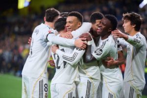 O Εμπαπέ «αφιέρωσε» πέναλτι αλά Πανένκα στον Ντίαθ, σε ματς που είδε παίκτη της Σενεγάλης να βραβεύεται! (video)