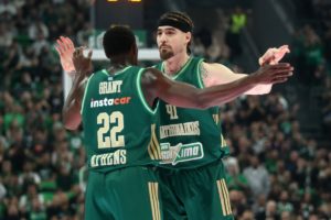 ΣΤΥΛΑΡΑ Χουάντσο, πήρε τον… ανηψιό του και ήρθε να δει την Εθνική (video)