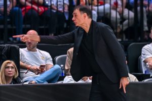 Ο Μπαρτζώκας στάθηκε στην άμυνα και τη… διαιτησία: Για ποια φάση μίλησε;