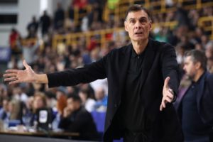 O Μπαρτζώκας αναρωτήθηκε αν «υπάρχει χειρότερη εμφάνιση για τον Ολυμπιακό» (video)