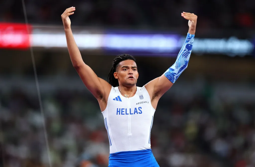 ΑΠΙΘΑΝΟΣ Καραλής «πέταξε» στο Νο.1 του κόσμου για το 2026, με πανελλήνιο ρεκόρ!