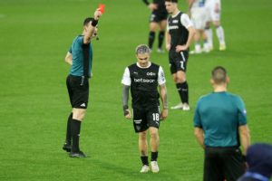 Ο Τιάγκο Νους έχει «σπάσει» τα κοντέρ σε… κάρτες!