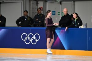 Προπονητής δουλεύει με 16 αθλητές από 13 χώρες στους Χειμερινούς Αγώνες (video)