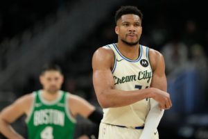 Αντετοκούνμπο και μετά το… χάος: Ο πιο efficient παίκτης στην ιστορία του ΝΒΑ