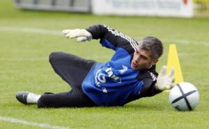 Από τον Ζιντάν στον σκόρερ Ραούλ: Το διαφημιστικό σποτ της μπάλας που είχε κάθε Έλληνας (video)