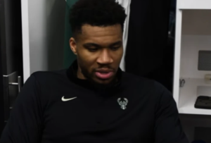 Αντετοκούνμπο: «Ήθελα να γυρίσω στο ματς, με κοίταξαν και είπαν δεν αξίζει τον κόπο» (video)