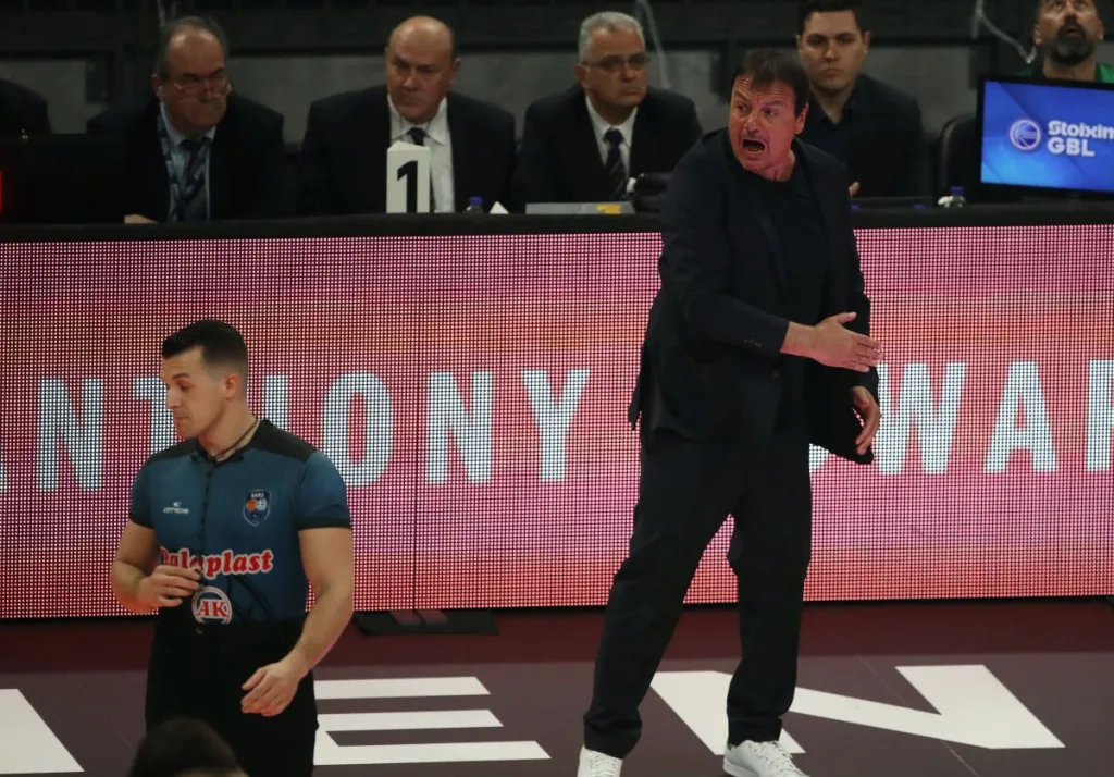 Έξαλλος ο Αταμάν, αρνήθηκε να κάνει δηλώσεις: «Αυτό ήταν θέατρο, όχι αγώνας μπάσκετ»