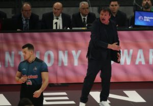 Έξαλλος ο Αταμάν, αρνήθηκε να κάνει δηλώσεις: «Αυτό ήταν θέατρο, όχι αγώνας μπάσκετ» (video)