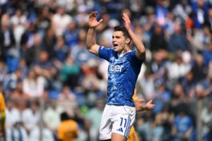 Ο Δουβίκας «σκαρφαλώνει», απειλεί τον Λαουτάρο και η Κόμο ονειρεύεται! (video)