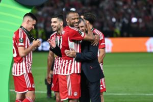 Ο Ολυμπιακός προχωράει σε μία σειρά ανανεώσεων που κάνουν «χαρούμενο» τον Μεντιλίμπαρ!  