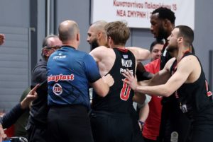 Γι’ αυτό έγινε έξαλλος ο Φουρνιέ με φίλο του Πανιωνίου (photo)