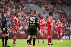 Ράγισαν «καρδιές» στο Άνφιλντ: Όλοι όρθιοι στο 20’, για να τιμήσουν τη μνήμη του Ζότα, πλάνταξε ο Τιάγκο (video)