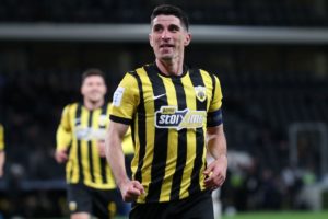 Μάνταλος, ο πιο «πιστός στρατιώτης» της Stoiximan Super League ανανέωσε με την ΑΕΚ! (video)