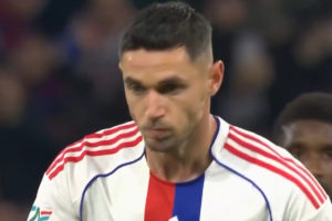 Ο Γιάρεμτσουκ «άνοιξε» λογαριασμό στη Λυών με «άπιαστη» κεφαλιά! (video)