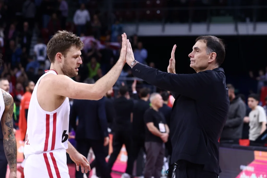 Ο Ολυμπιακός ξεμπέρδεψε με τη Χάποελ και «αγκάλιασε» μοναδικό επίτευγμα στη Euroleague